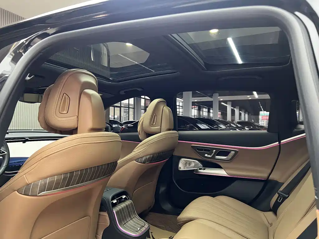 Mercedes-Benz E-Class — миниатюра 9