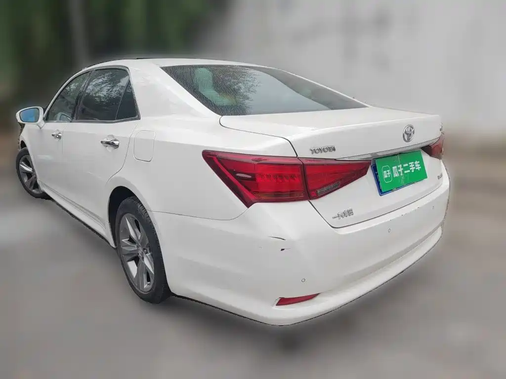 Toyota Crown — миниатюра 4