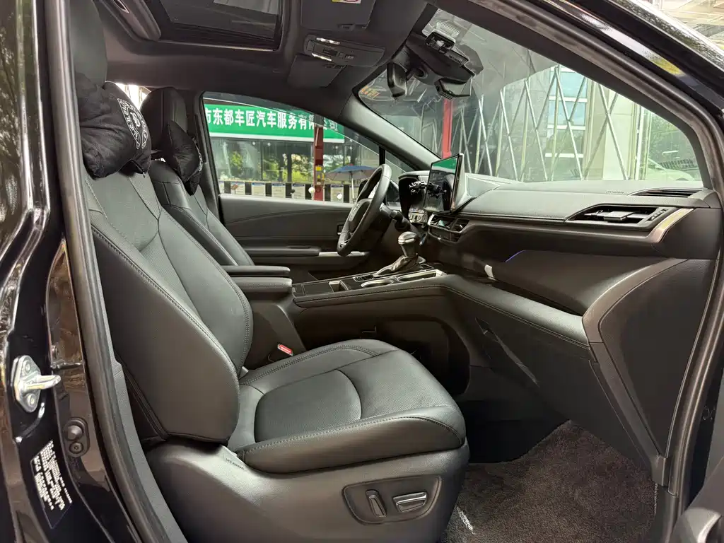 Toyota Sienna — миниатюра 10
