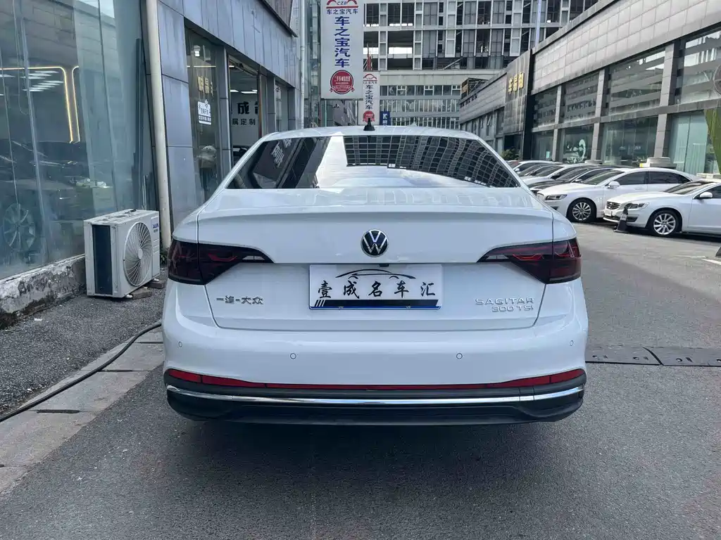 Volkswagen Sagitar 2025 300TSI DSG
