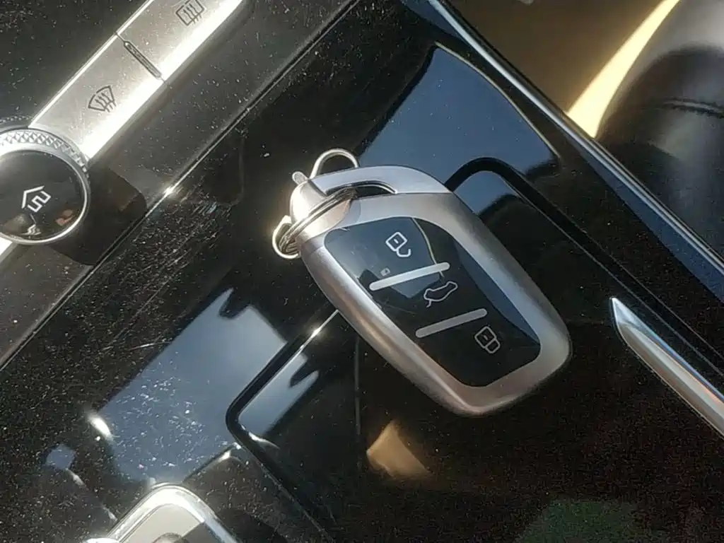 Roewe RX5 eMAX — миниатюра 9