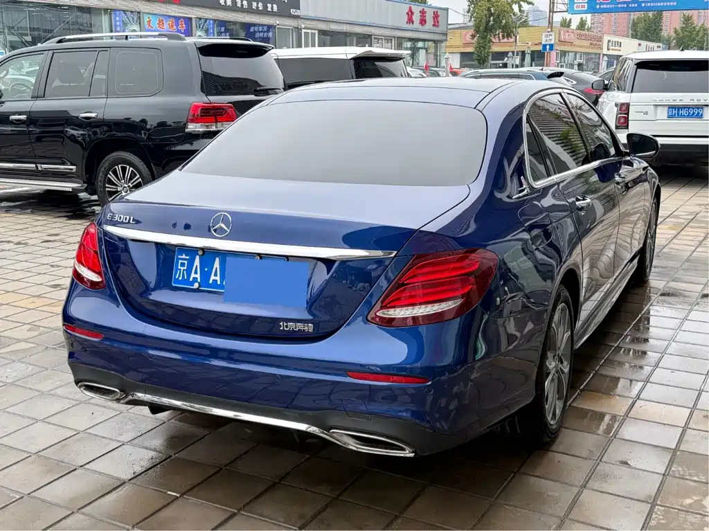 Mercedes-Benz E-Class — миниатюра 17