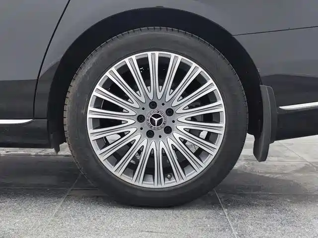 Mercedes-Benz E-Class — миниатюра 10