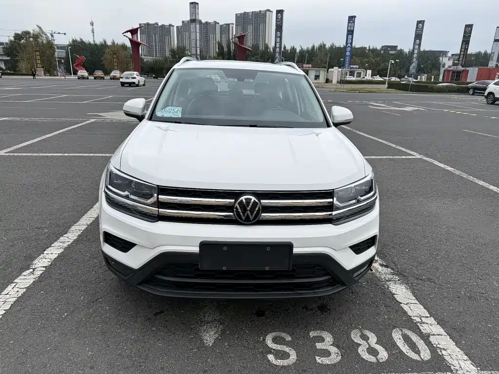 Volkswagen Tharu — миниатюра 2
