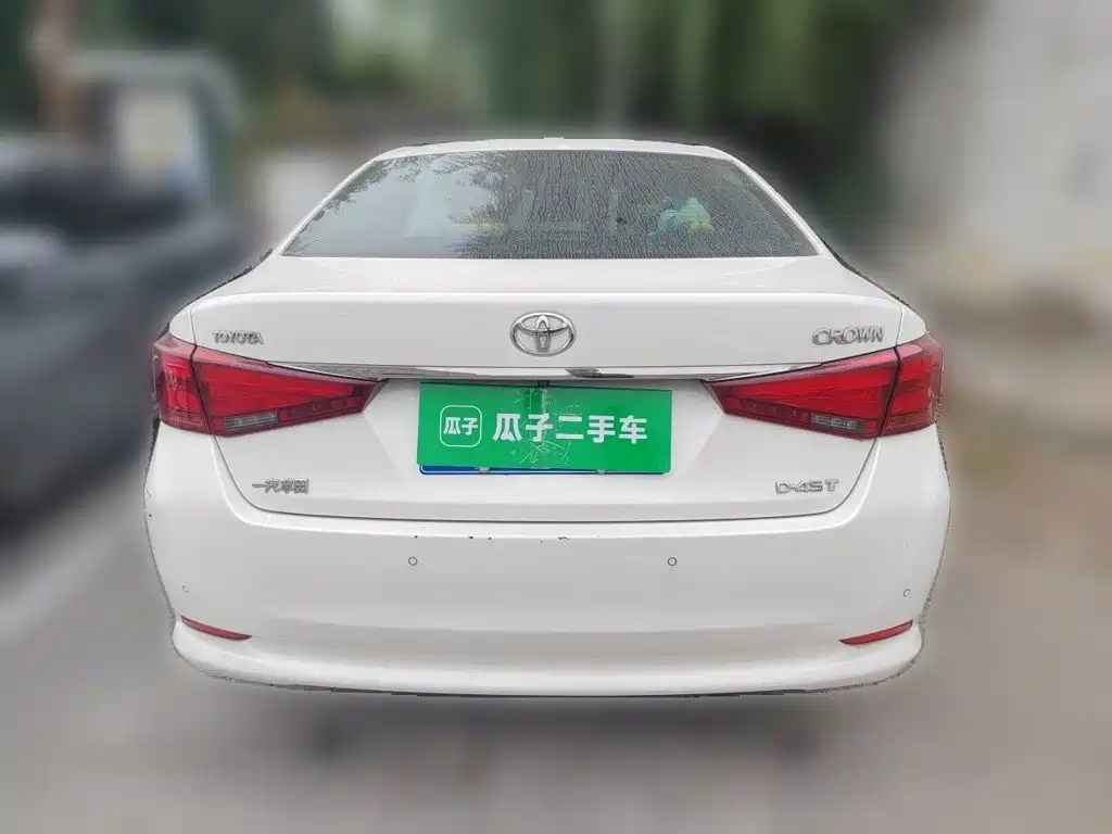 Toyota Crown — миниатюра 5