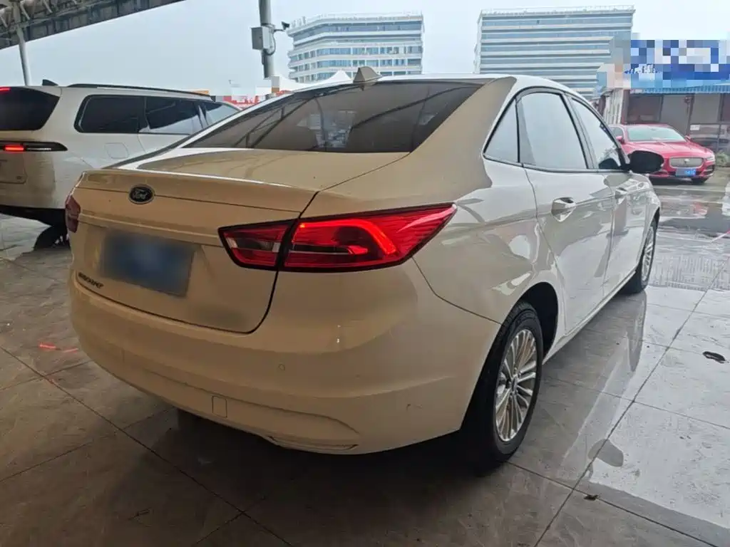 Ford Escort — миниатюра 7