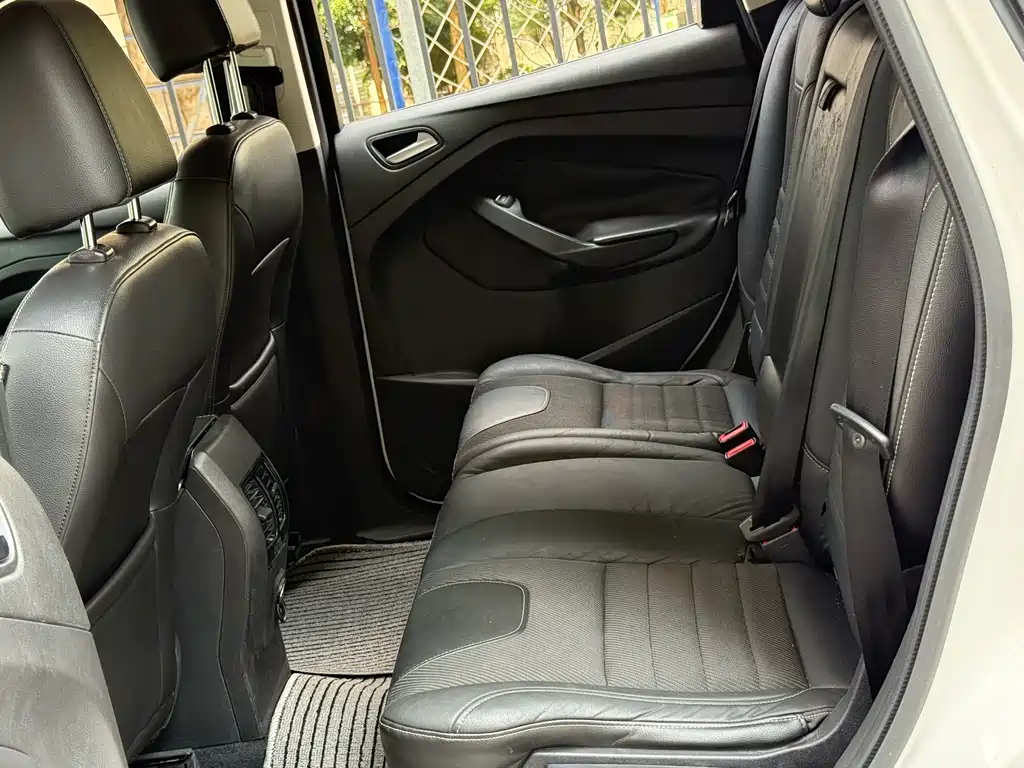 Ford Kuga — миниатюра 9
