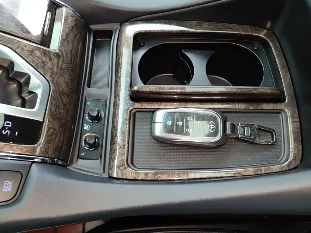 Toyota Vellfire — миниатюра 9