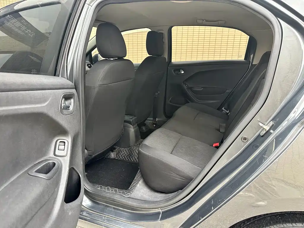 Citroen Elysee — миниатюра 10