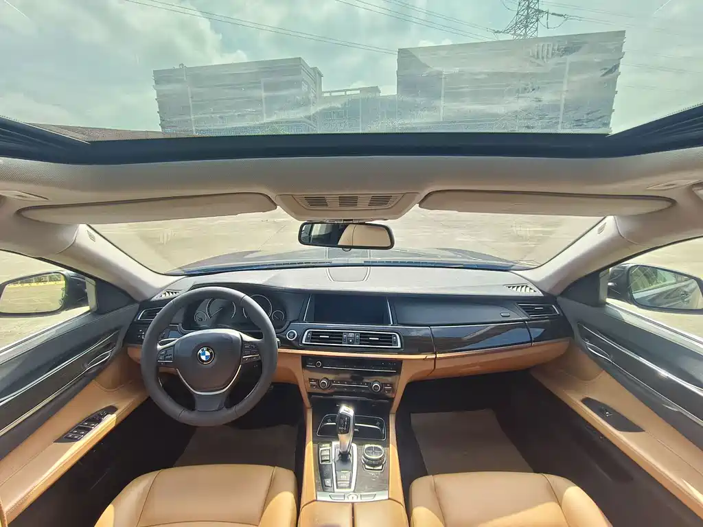 BMW 7 Series — миниатюра 12