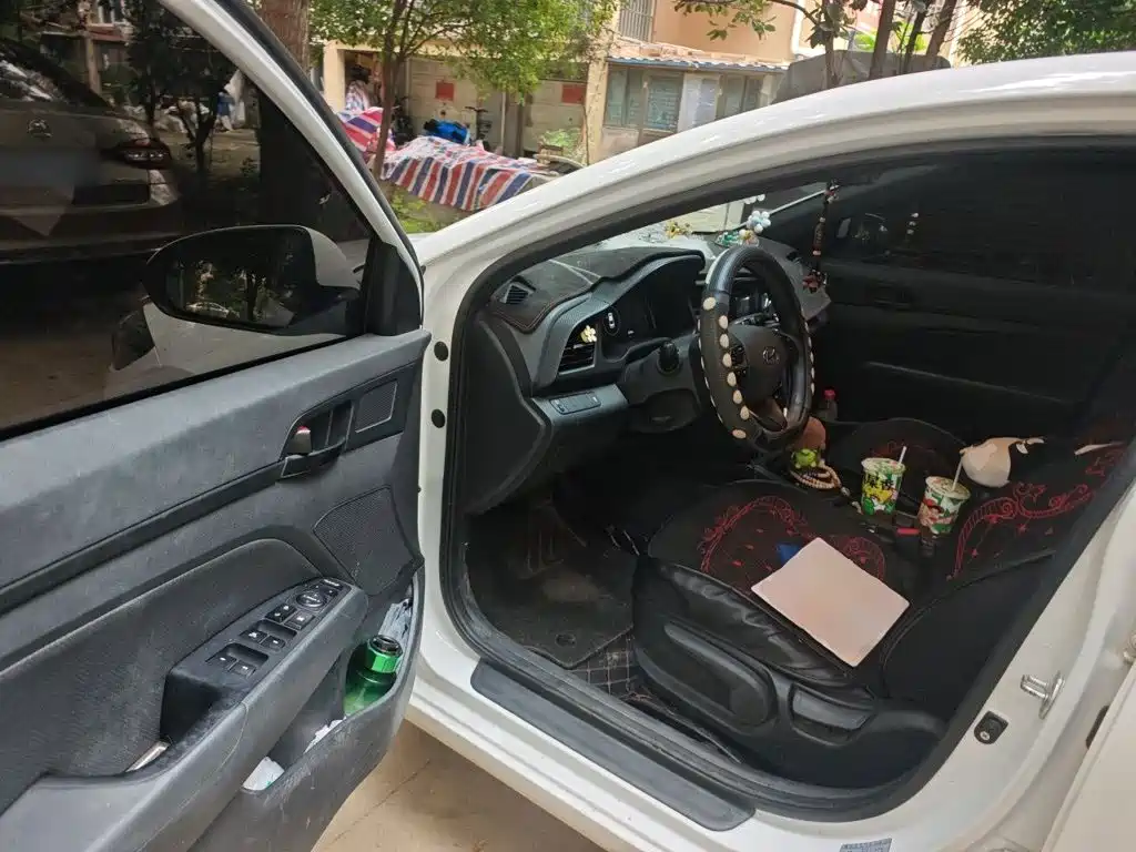 Hyundai Elantra — миниатюра 17