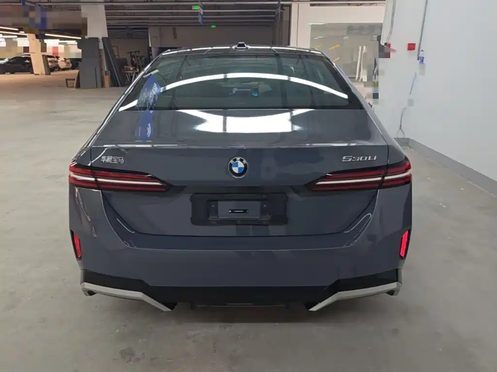 BMW 5 Series — миниатюра 6