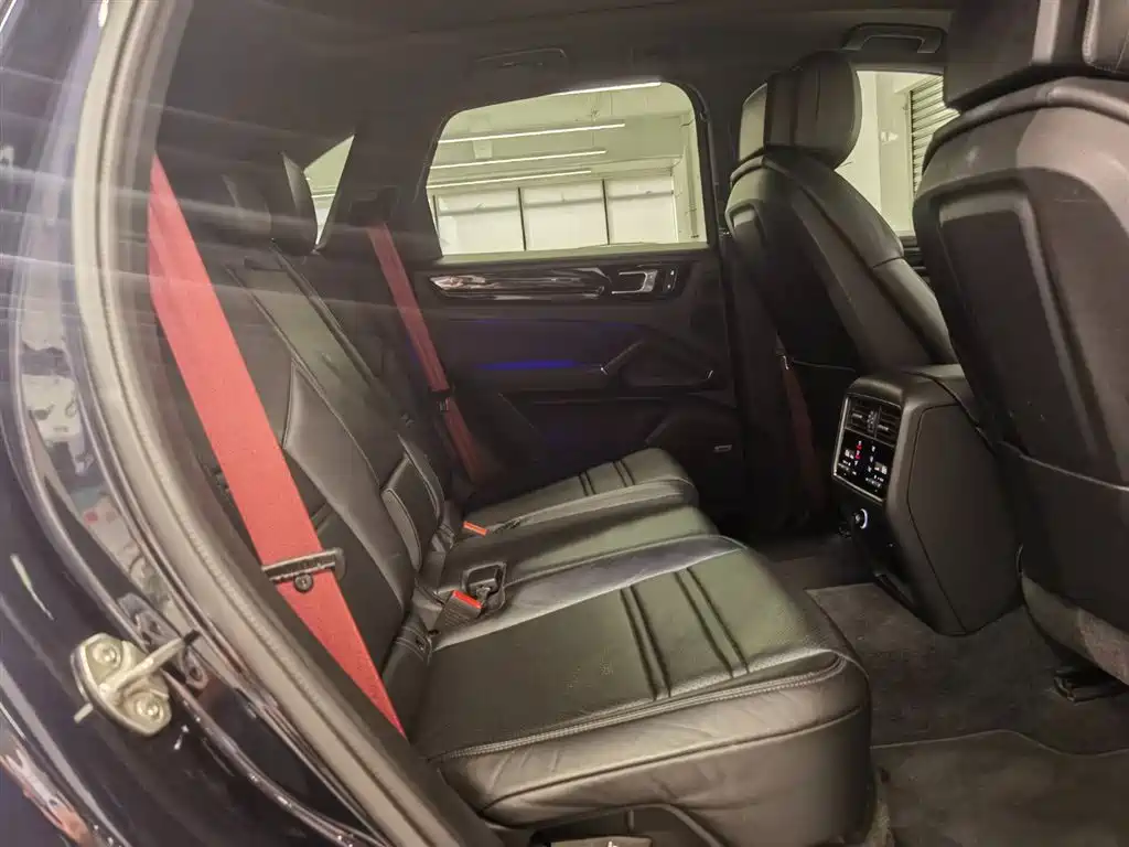 Porsche Cayenne — миниатюра 10