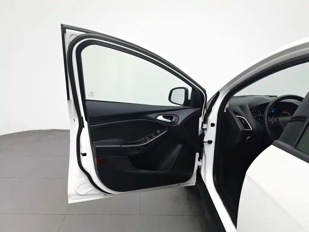 Ford Focus — миниатюра 8