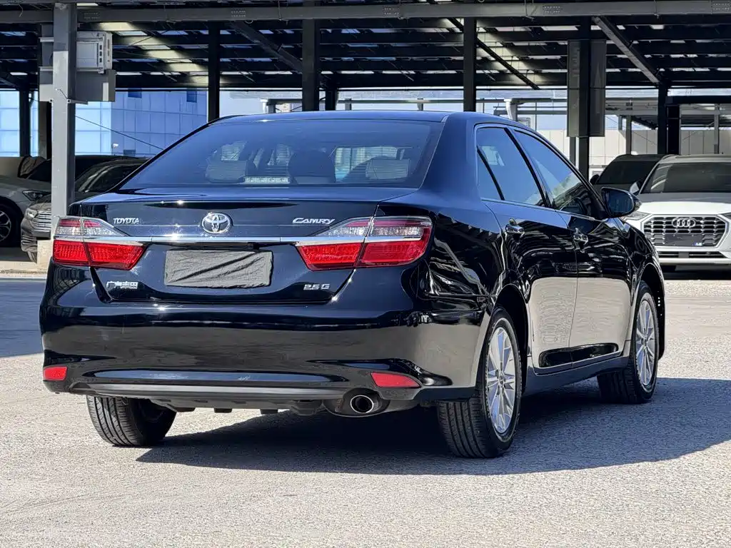 Toyota Camry — миниатюра 10
