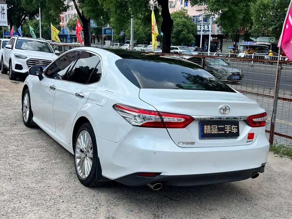 Toyota Camry — миниатюра 4