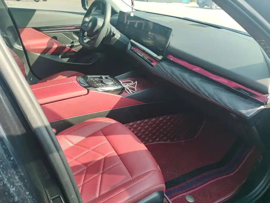 BMW 5 Series — миниатюра 8