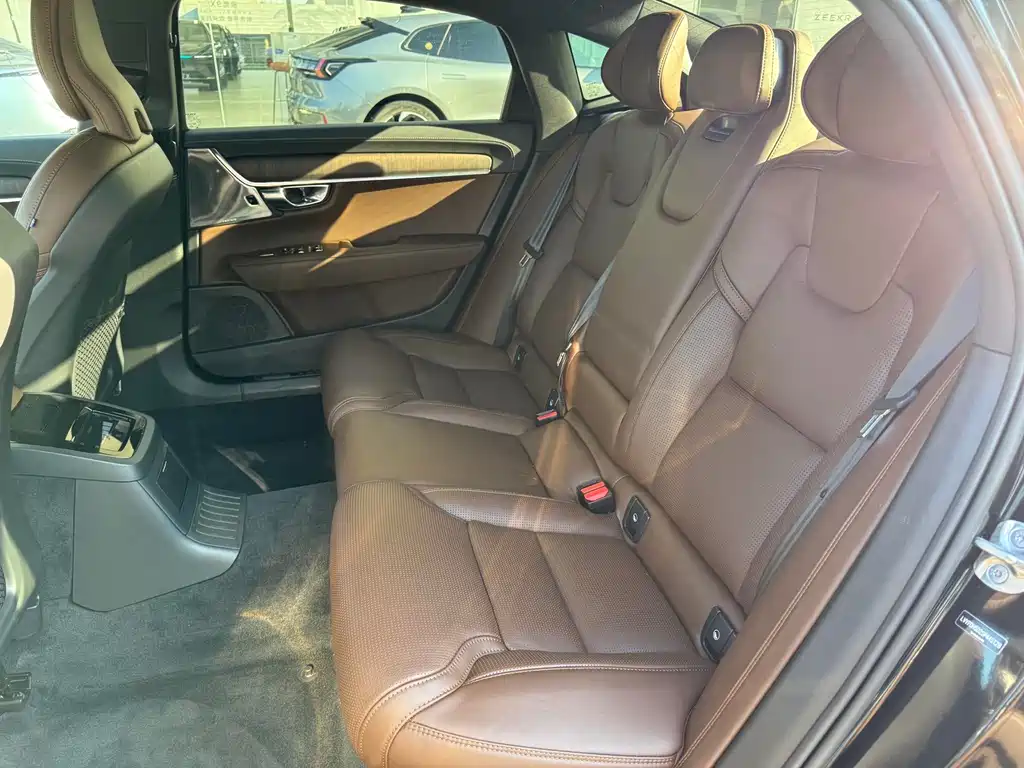 VOLVO S90 PLUG IN HYBRID