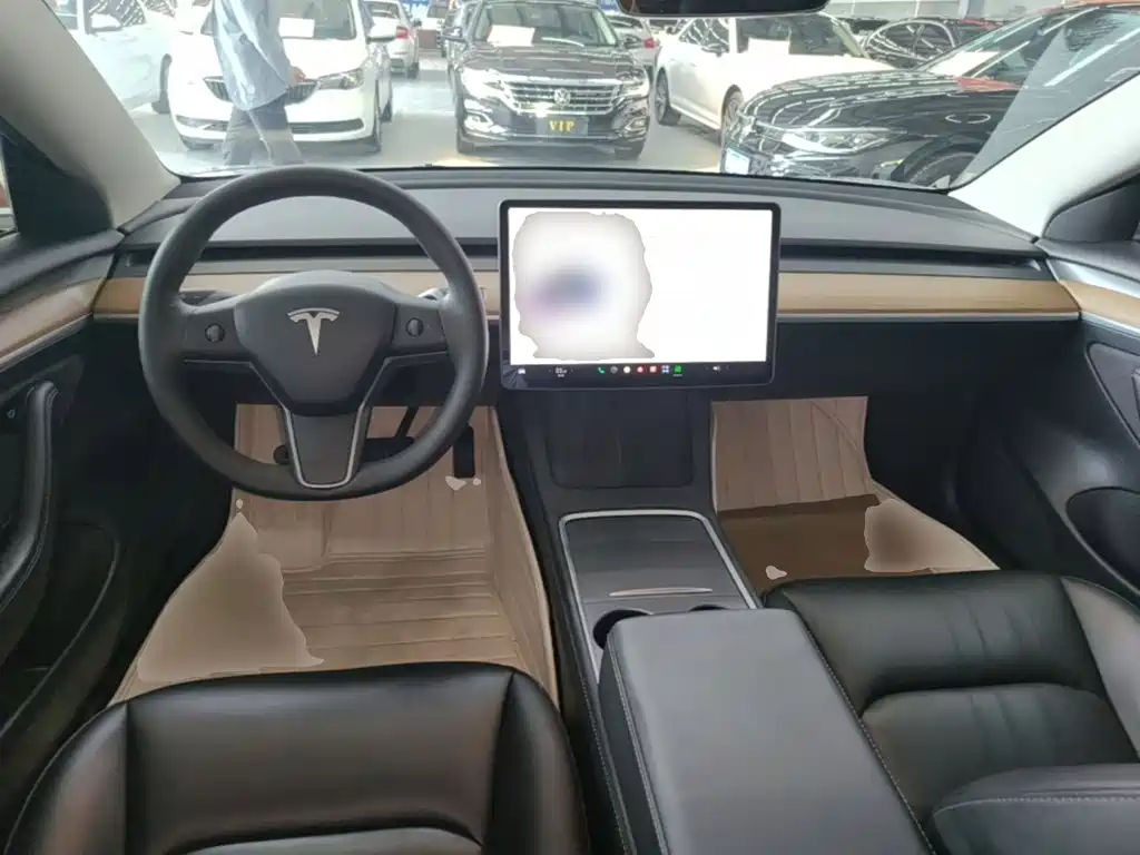 Tesla Model 3 — миниатюра 6