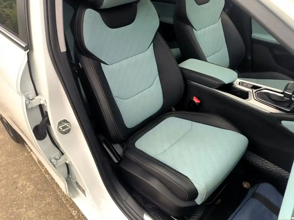 Geely Emgrand L — миниатюра 25