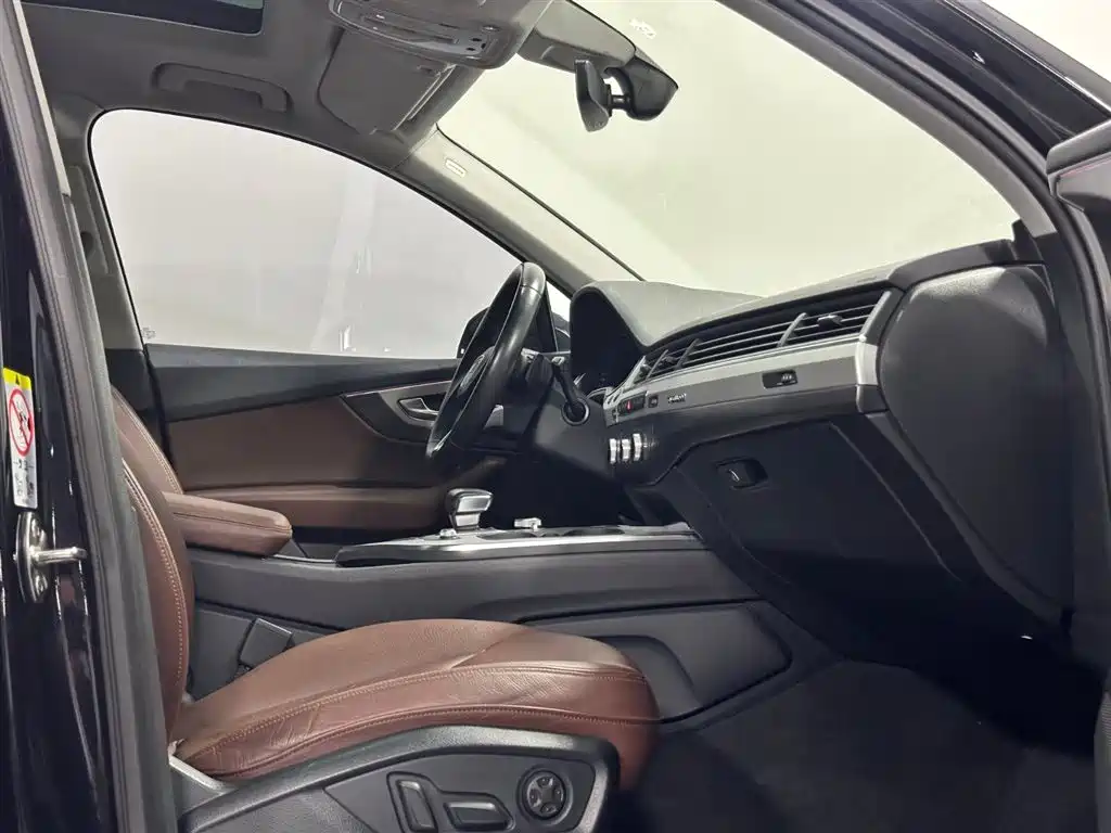 Audi Q7 — миниатюра 7