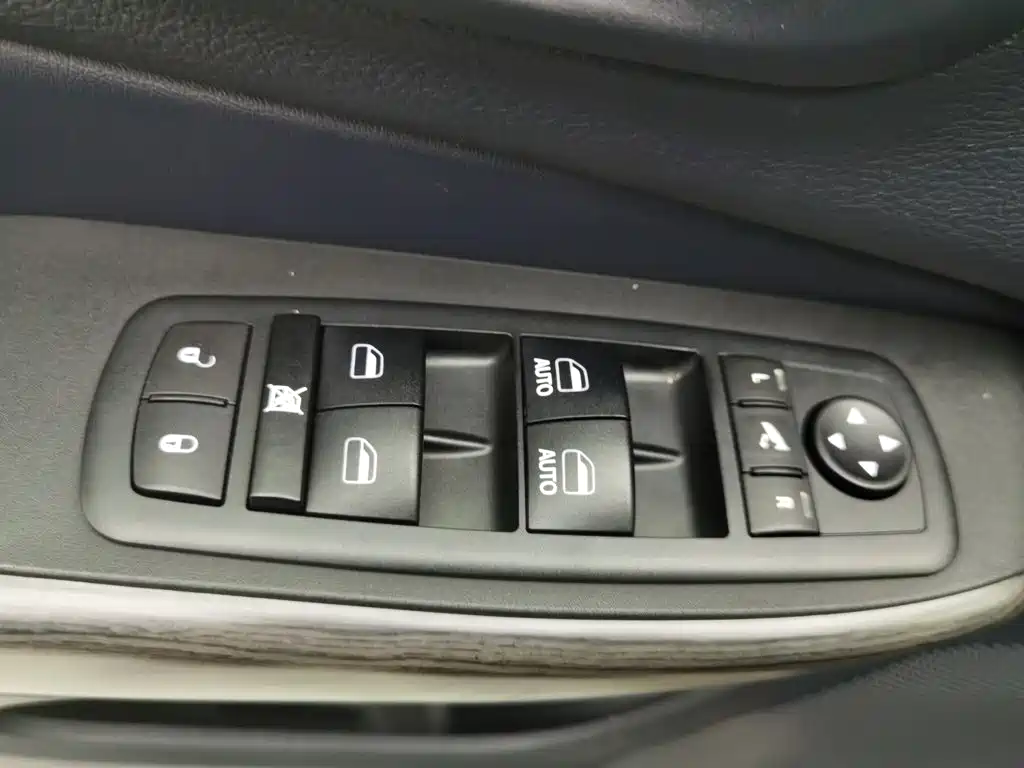 Jeep Cherokee — миниатюра 9