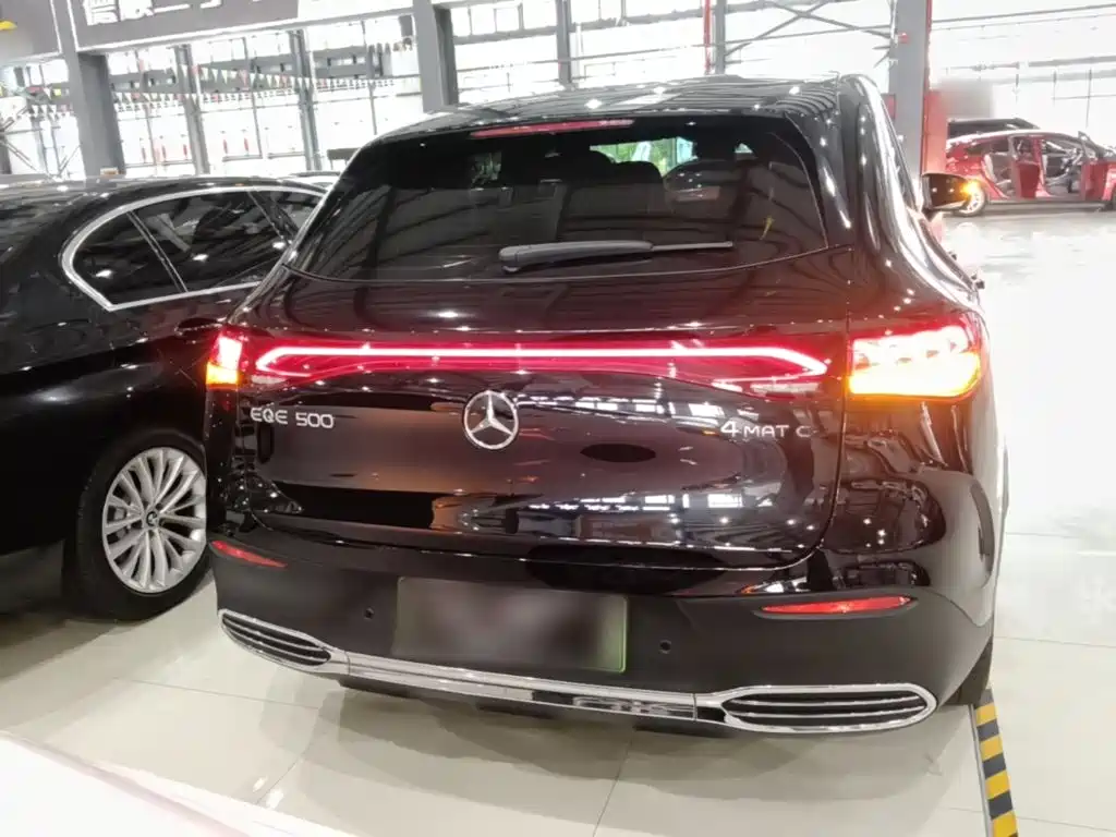 Mercedes-Benz EQE SUV — миниатюра 6