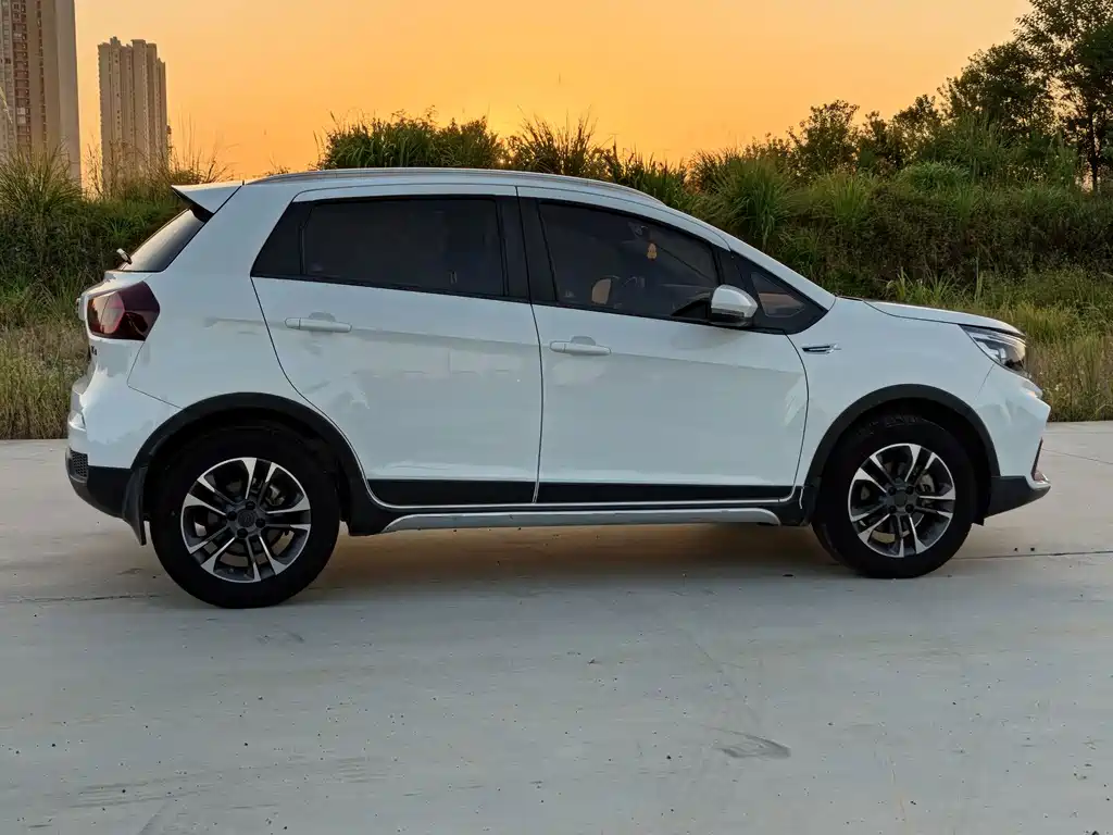 Geely Vision X3 — миниатюра 8
