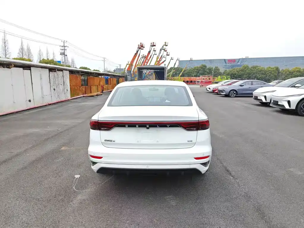 Geely Emgrand — миниатюра 8