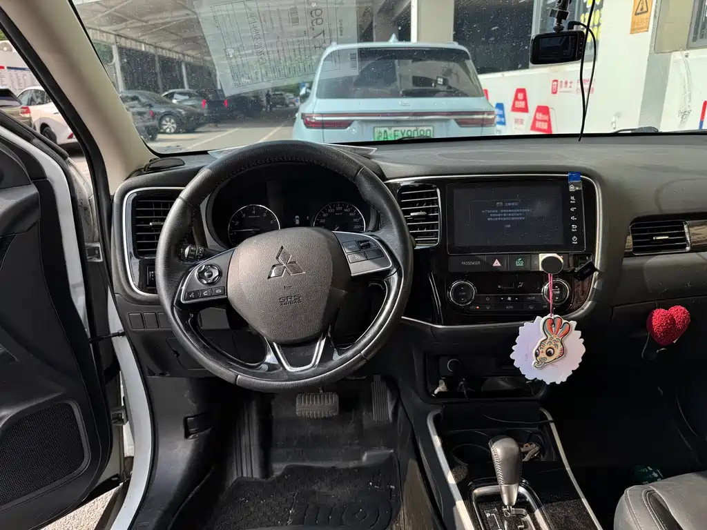 Mitsubishi Outlander — миниатюра 6