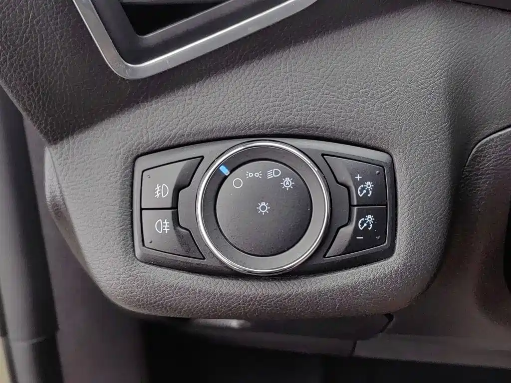 Ford Kuga — миниатюра 21