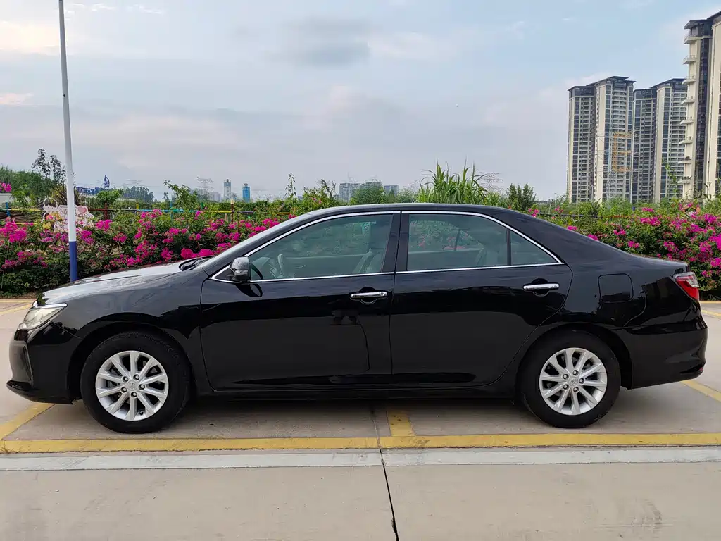 Toyota Camry — миниатюра 3