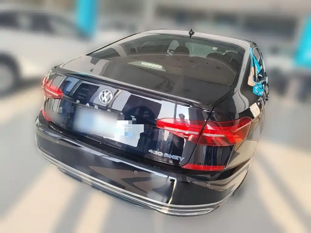 Volkswagen Passat PHEV — миниатюра 10