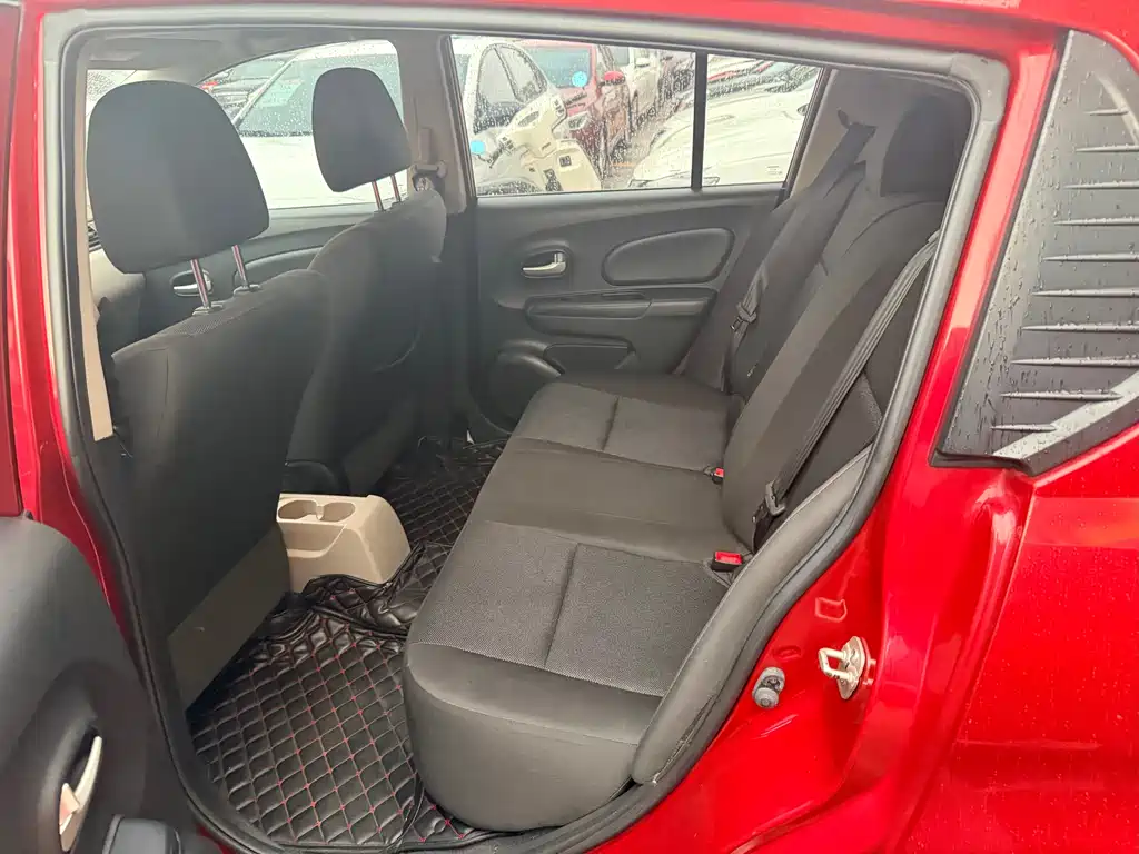 Venucia R50 1.6L Auto Elite Edition, фото 6