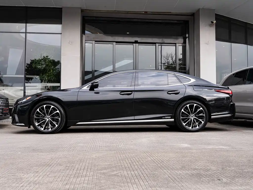 Lexus LS — миниатюра 4