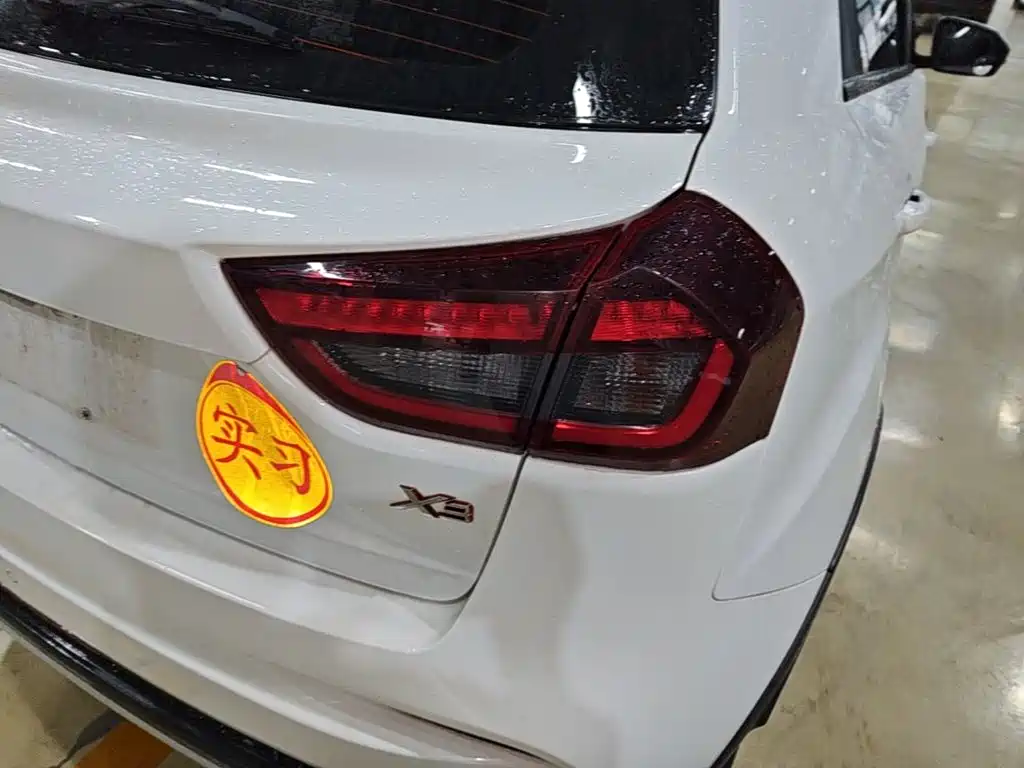 Geely Vision X3 — миниатюра 8