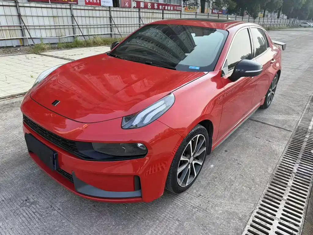 Lynk & Co 03