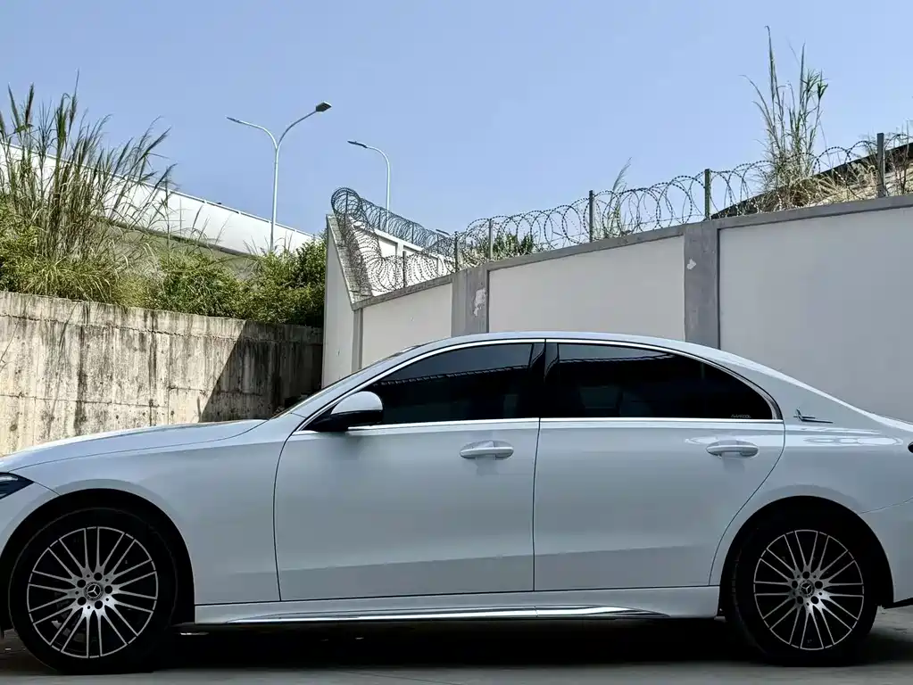 Mercedes-Benz C-Class — миниатюра 3
