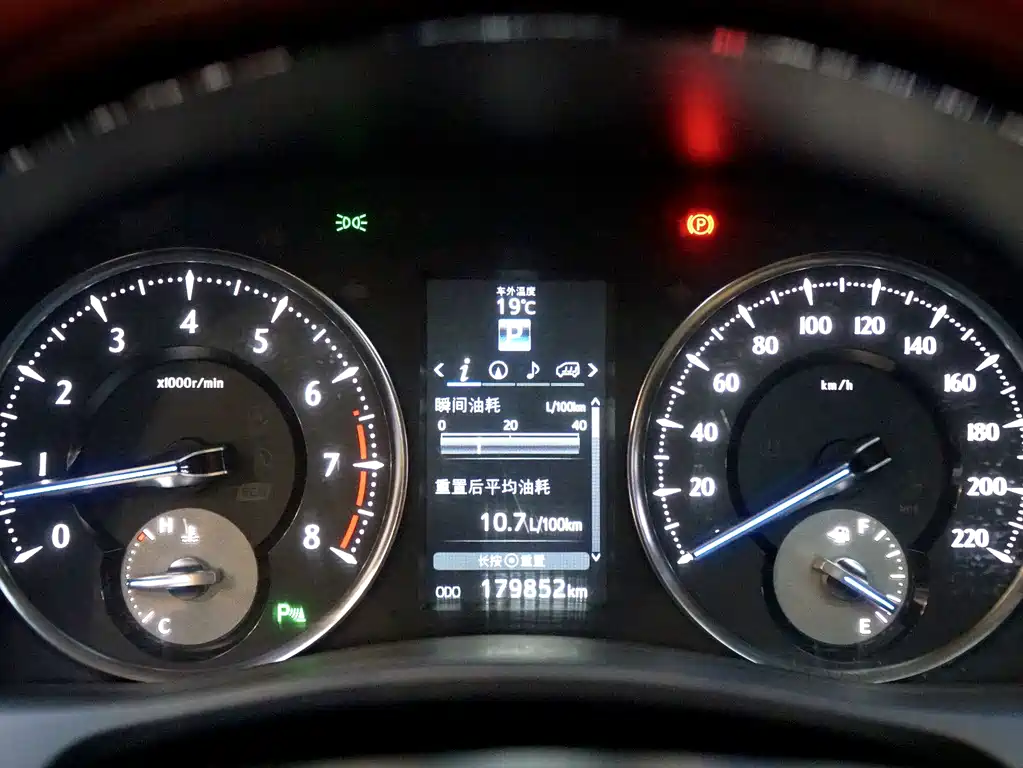 Toyota Alphard — миниатюра 23