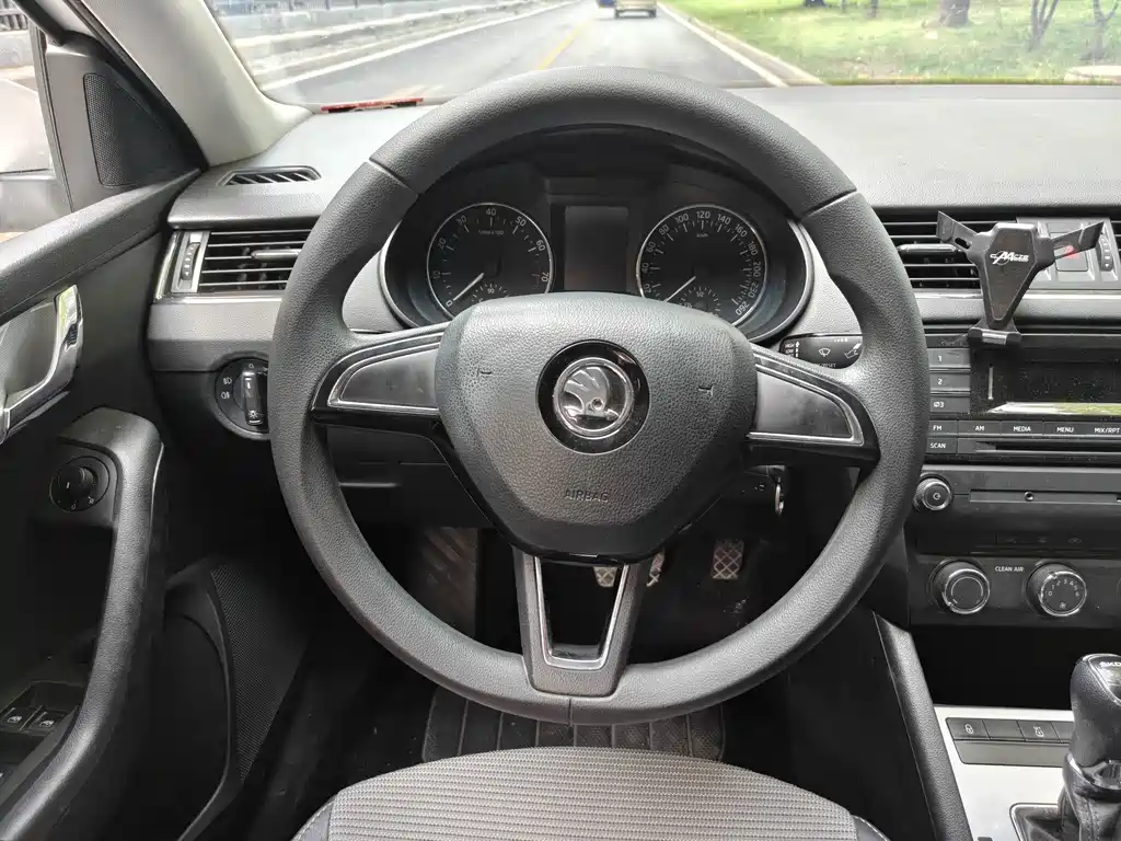 Skoda Octavia — миниатюра 10
