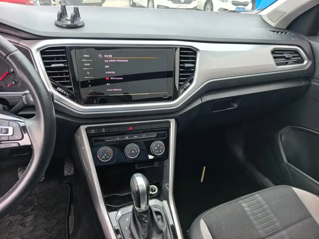 Volkswagen T-Roc — миниатюра 13