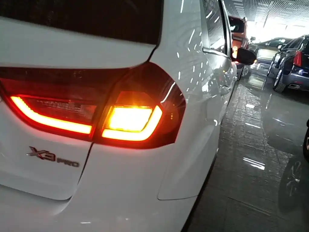 Geely Vision X3 — миниатюра 8