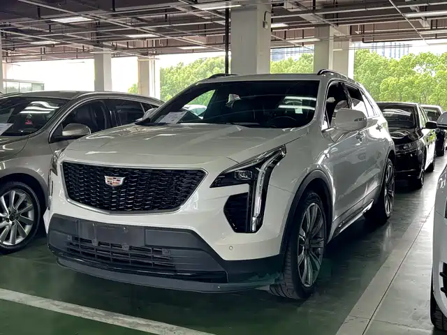 CADILLAC  XT4