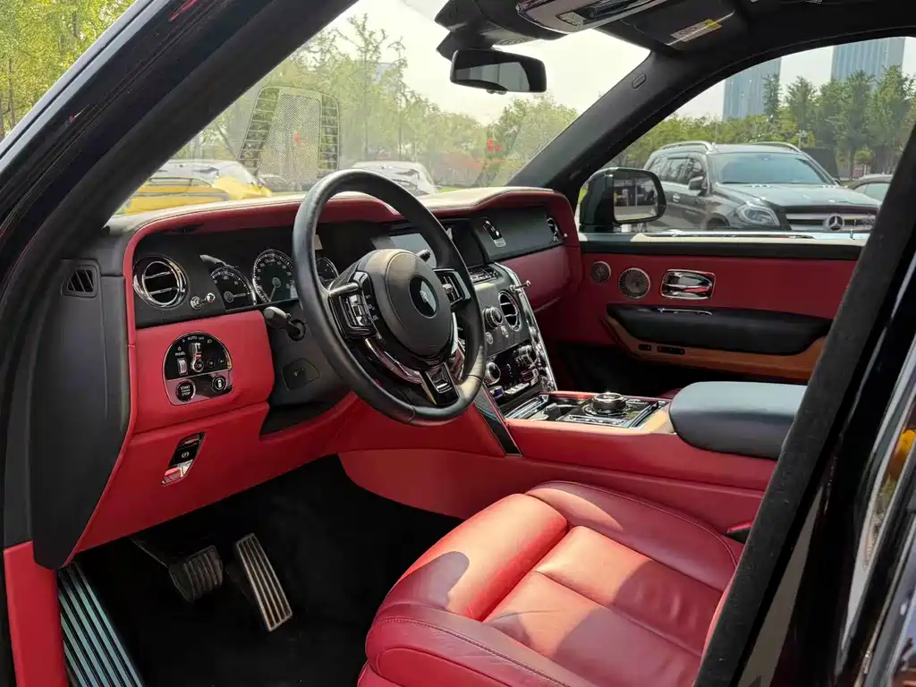 Rolls-Royce Cullinan — миниатюра 3
