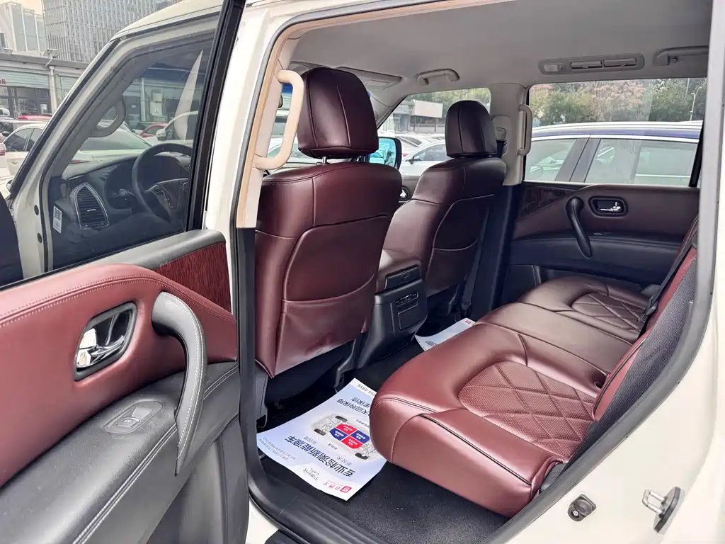 Nissan Patrol — миниатюра 6