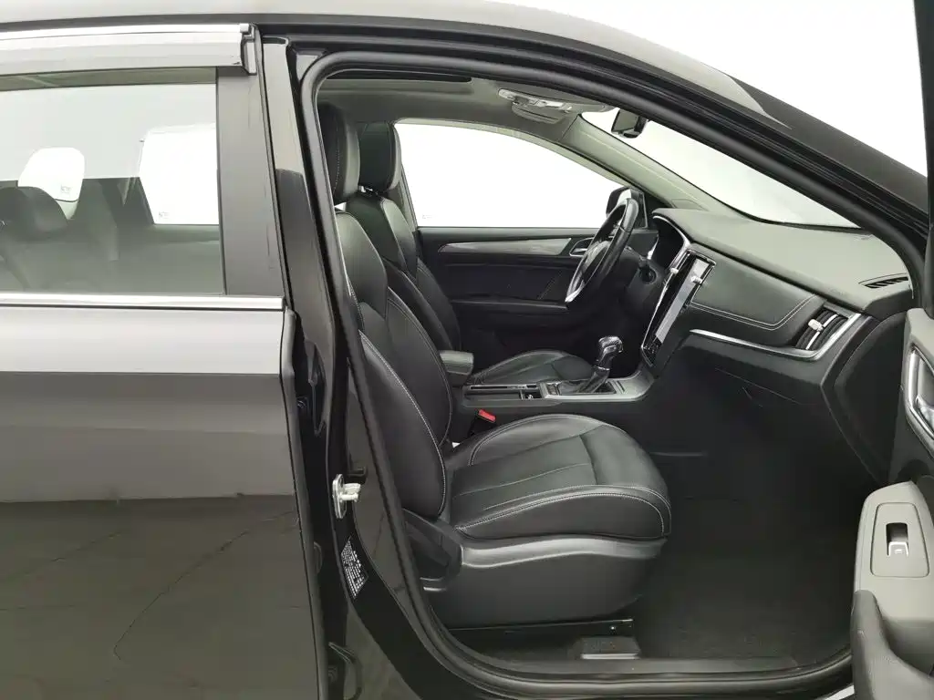 Roewe RX5 — миниатюра 23