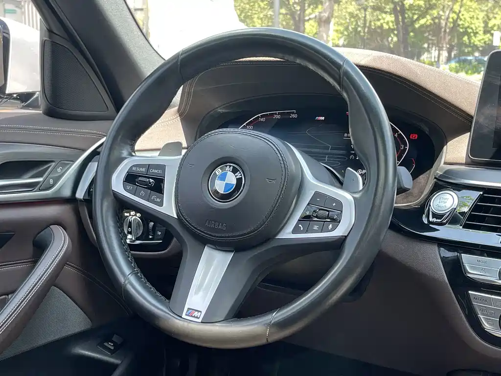 BMW 5 Series — миниатюра 9