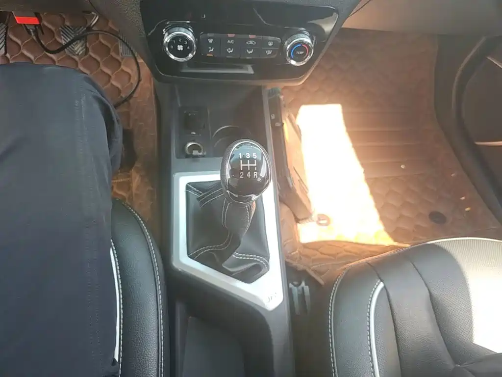 JAC S2 2015 1.5L MT Luxury