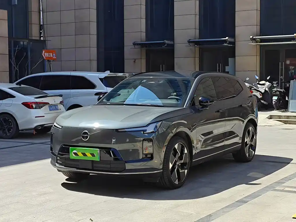 Volvo 沃尔沃XC70插电式混动 2025