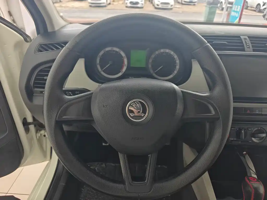 Skoda Fabia — миниатюра 7